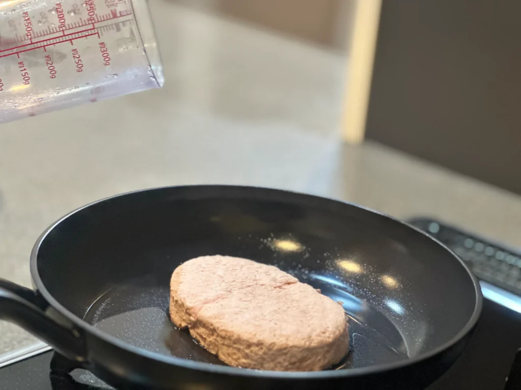 黒毛和牛100% 極み生ハンバーグ